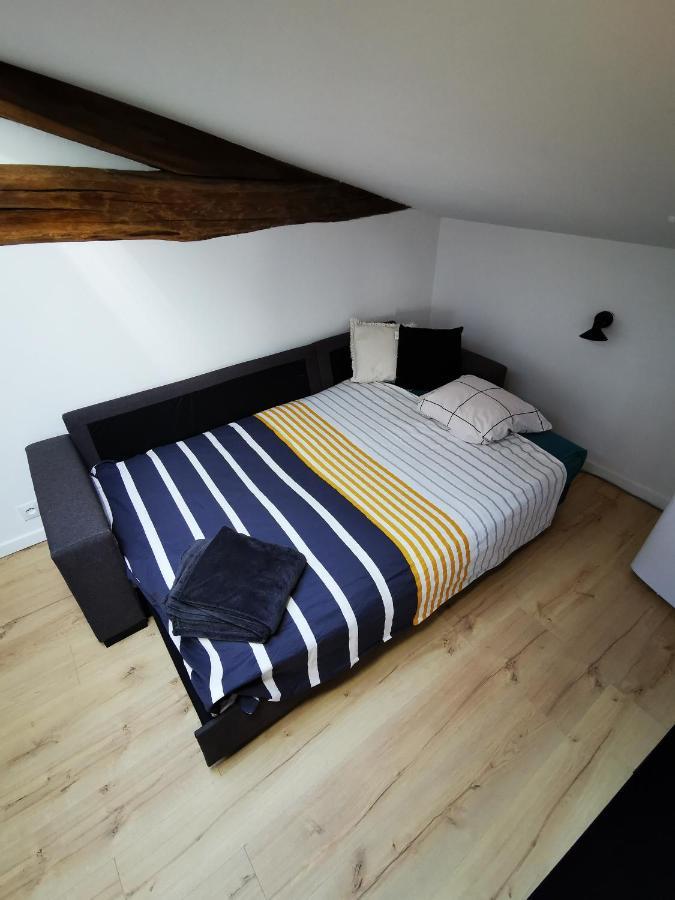 Appartement Neuf Climatise Sous Les Toits La Roche-Chalais Exterior foto
